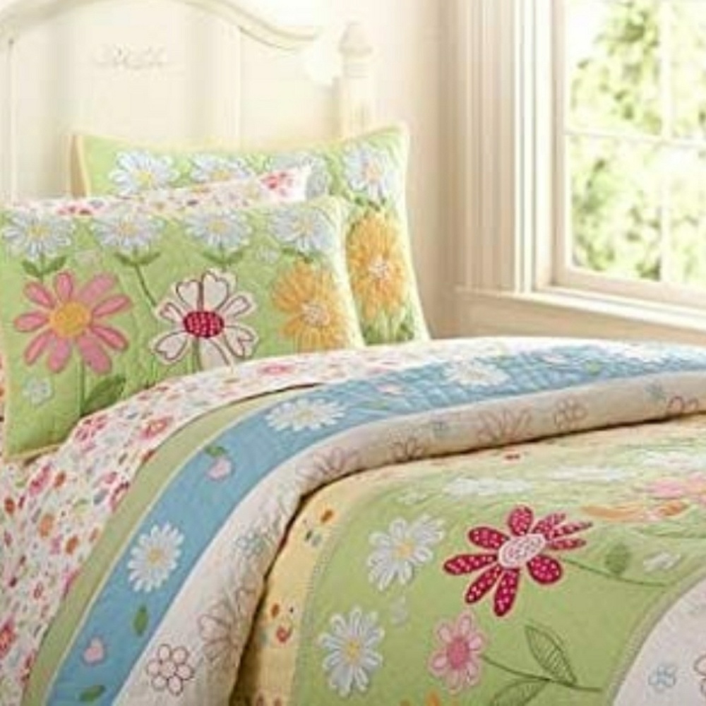 Pottery Barn Daisy Garden quilt set + valances